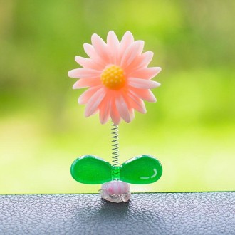 Cute Small Daisy Car Ornament Car Dashboard Shaking Decoration(Pink)