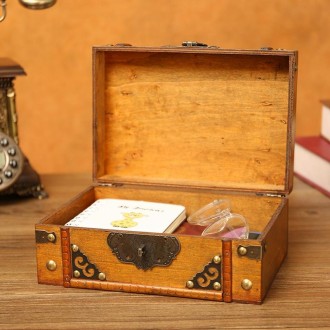 Antique Distressed Cosmetic Storage Box Dressing Table Props For Shooting Scenes，Specification： 6281-01GK10 Red + Password L