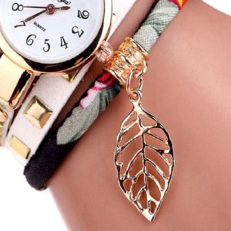 Ladies Quartz Bracelet Watch with Leaf Shape Pendant(White)