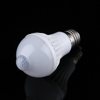 E27 5WInfrared Motion Sensor LED Light Bulb, Sensor Distance: 4-6m, AC 85-265V