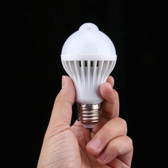 E27 5WInfrared Motion Sensor LED Light Bulb, Sensor Distance: 4-6m, AC 85-265V