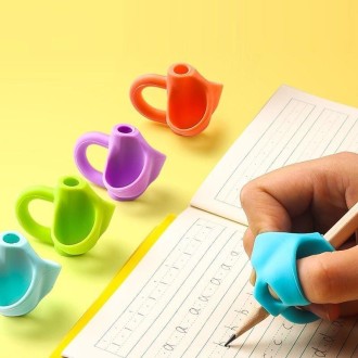 10pcs Children Calligraphy Posture Correction Grip Pen Tool Silicone Three-Finger Pencil Case, Random Colour Delivery