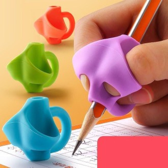 10pcs Children Calligraphy Posture Correction Grip Pen Tool Silicone Three-Finger Pencil Case, Random Colour Delivery