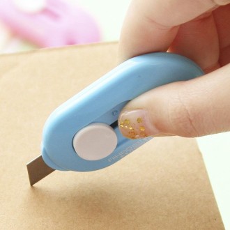 Cute Solid Mini Portable Knife Paper Cutter Razor Blade Office Stationery, Random Color Delivery