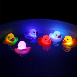 2 PCS LED Water Induction Light Duck Baby Bath Toys, Random Color Delivery